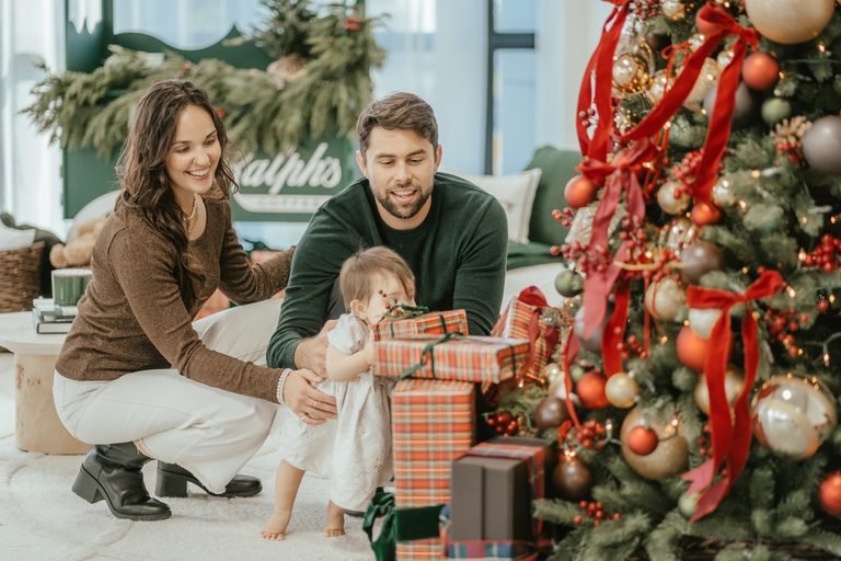 How to Prepare for a Holiday Mini Session | Family Photography Tips